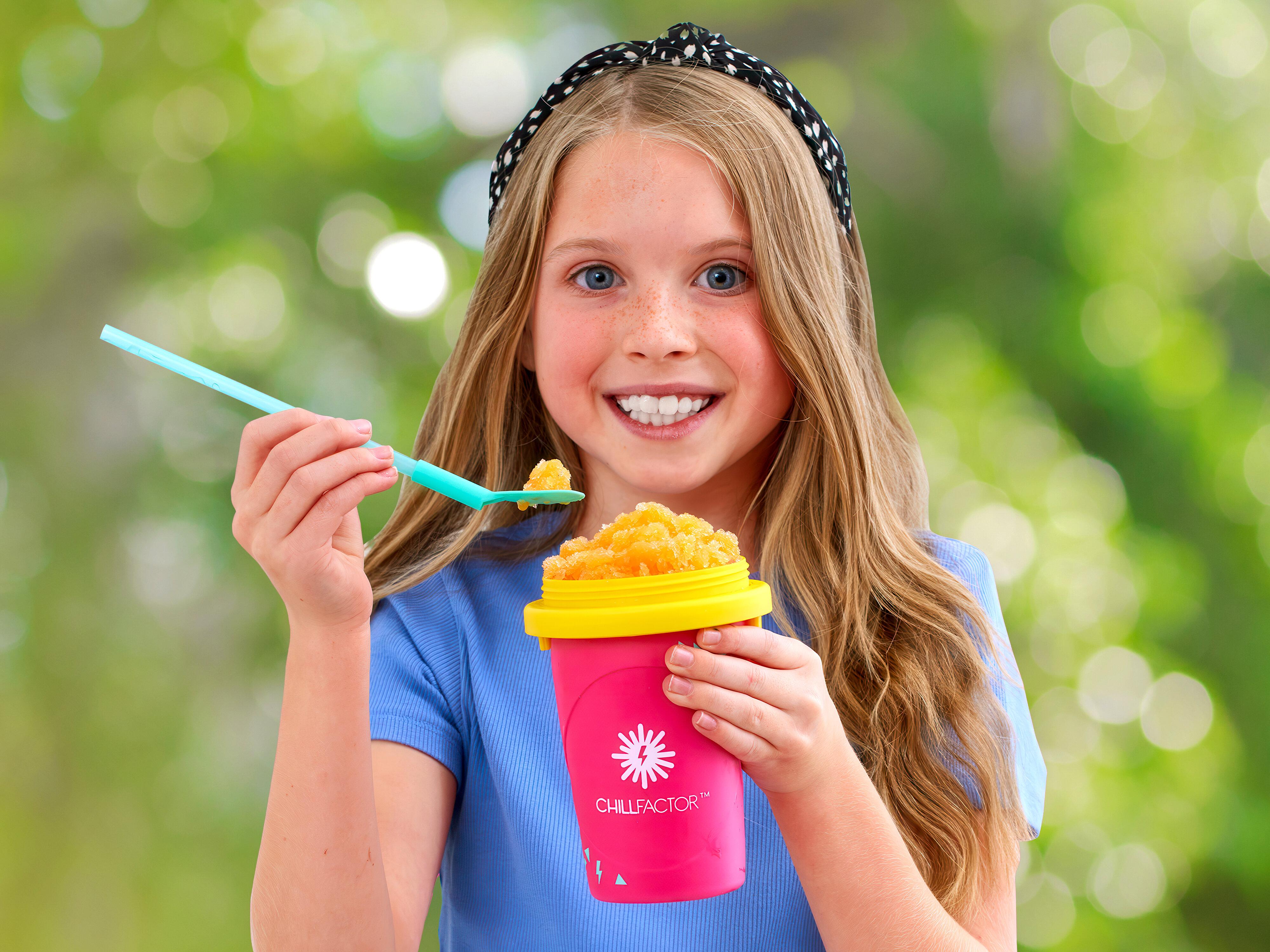 Chillfactor Slushy Maker 300ml squeeze cup i neonfarver