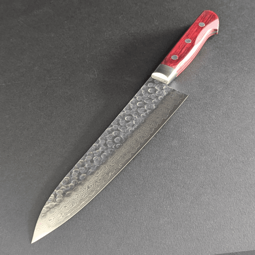 Ushi Suisin Gyuto 210 mm VG10 med tsuchime finish og 17 lag suminagashi damaskus
